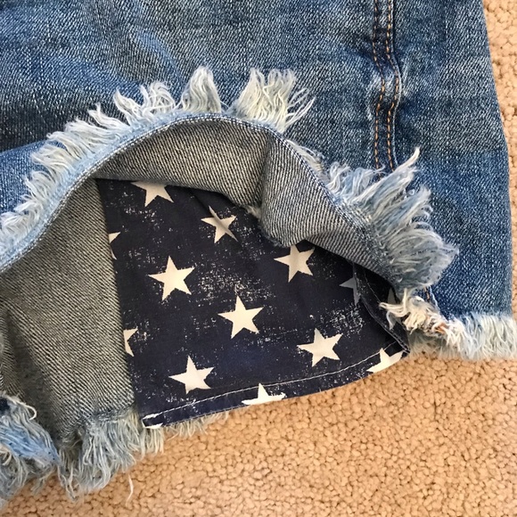 Old Navy Boyfriend Distressed Denim Shorts Patriotic Peekaboo Pockets Size 2 - Picture 8 of 14